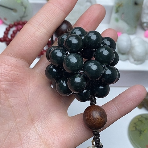 独山玉颈饰未镶嵌