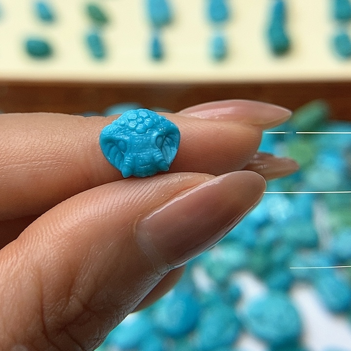 绿松石颈饰未镶嵌