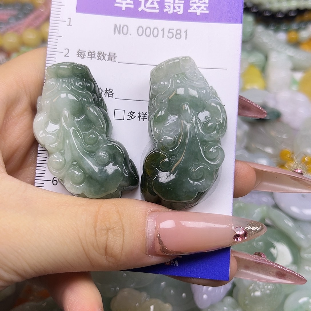 翡翠未镶嵌颈饰hhh