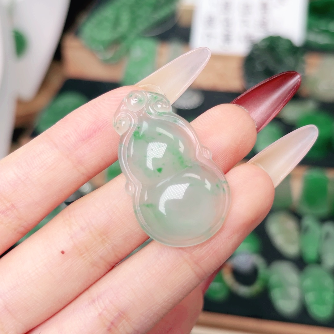 石英质玉（非洲翠）未镶嵌颈饰