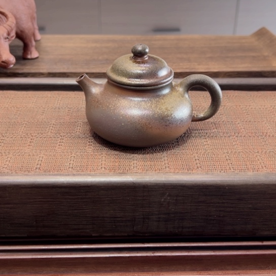 紫砂茶壶黄龙山原矿底槽清柴烧半手工。