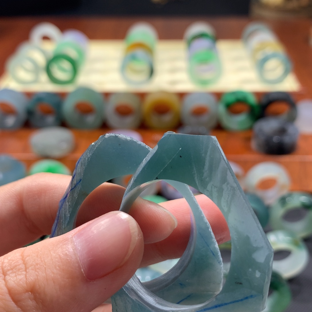 定制翡翠未镶嵌我***甜带雕刻一对莲蓬