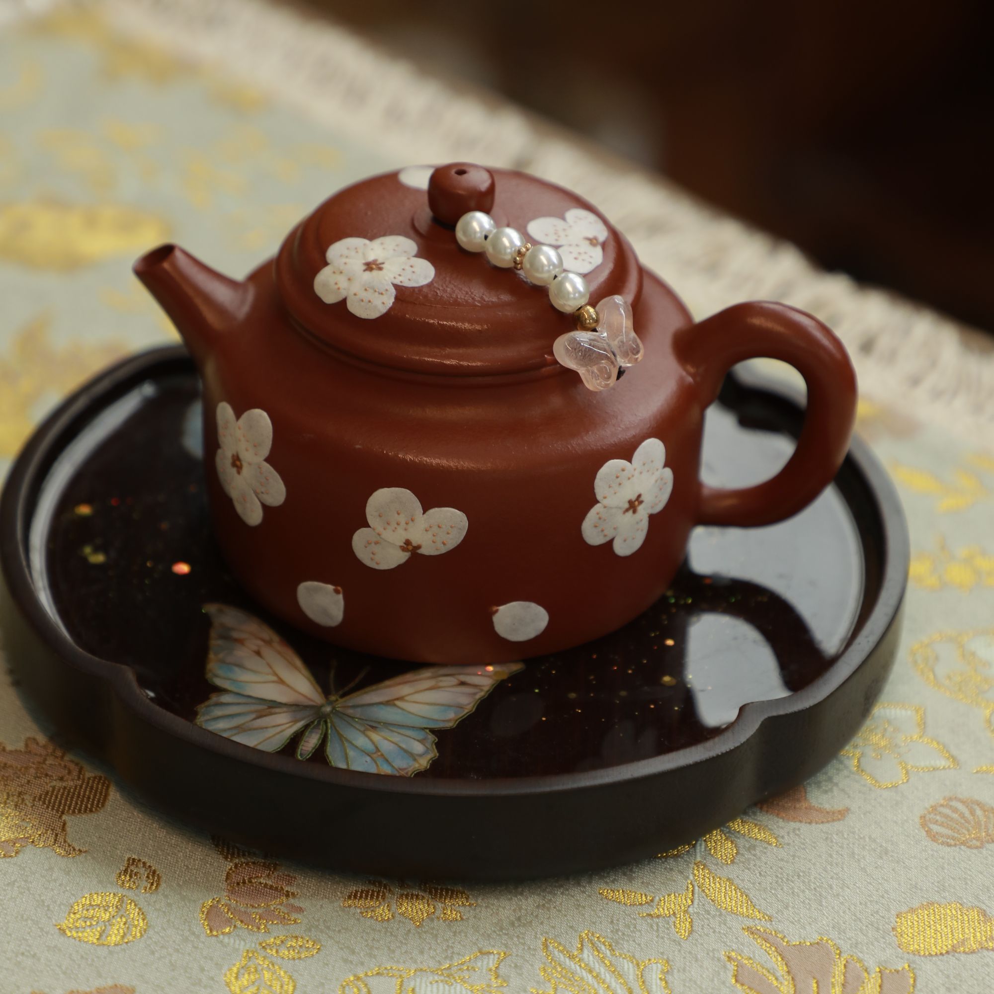 三柒宜兴紫砂泥绘梅花德钟壶