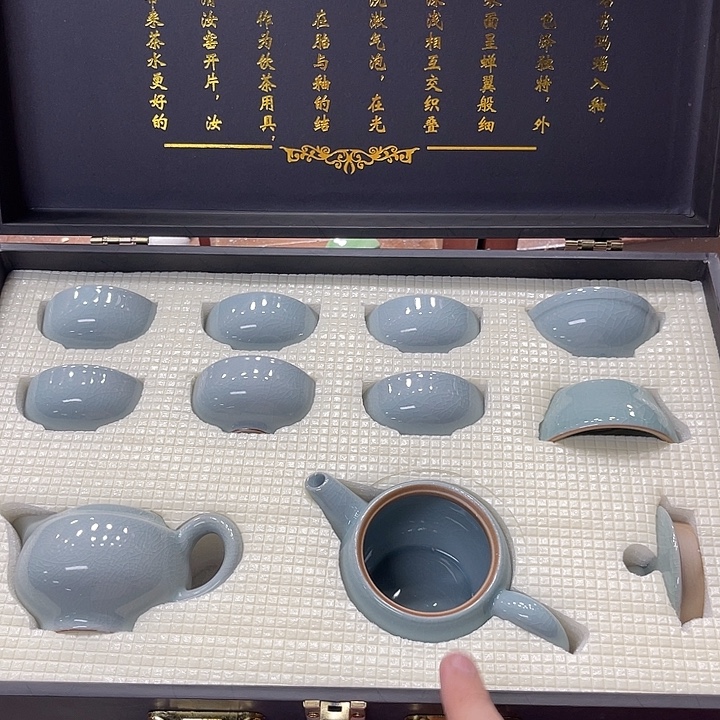 孤品茶具套装等。        