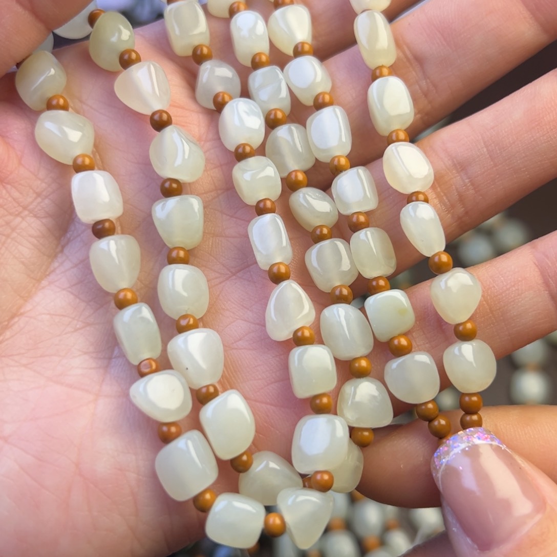 和田玉颈饰未镶嵌