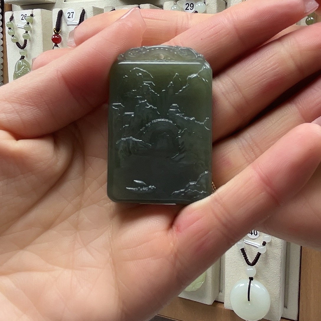 和田玉未镶嵌颈饰