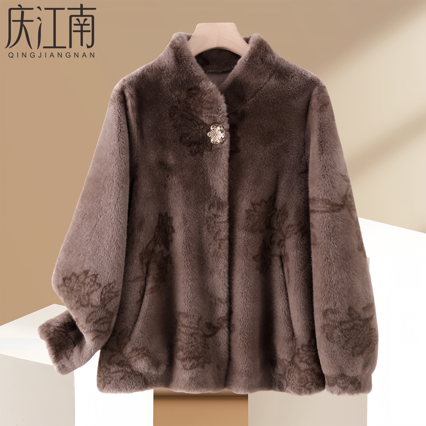 妈妈冬装外套2025新款皮毛一体洋气时尚中老年女装立领保暖上衣服