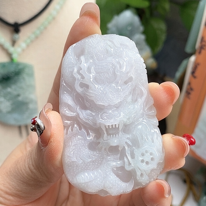 翡翠颈饰未镶嵌龙牌