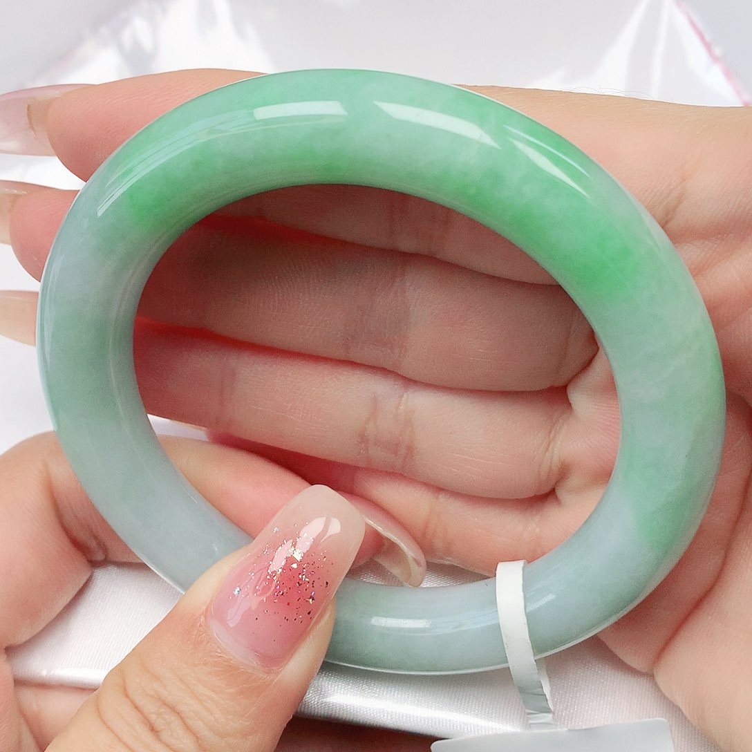 翡翠手镯未镶嵌抖音670