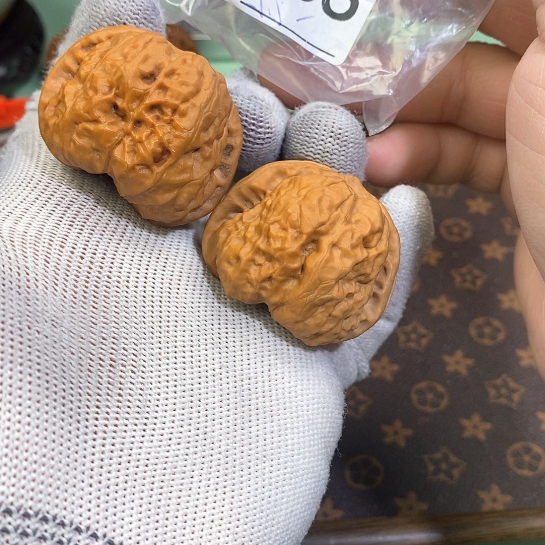 桃核把件王**～蛤蟆头。         