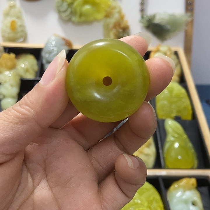蛇纹石玉未镶嵌挂件