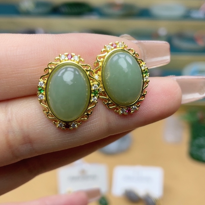 和田玉耳钉未镶嵌