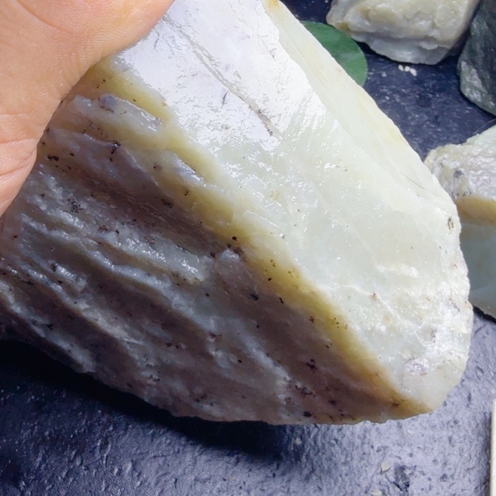 和田玉（糖玉）未镶嵌珠宝奇石