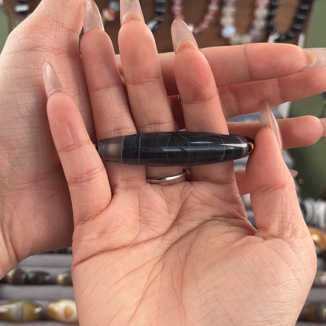 飞***猪玛瑙/玉髓合金珠宝奇石