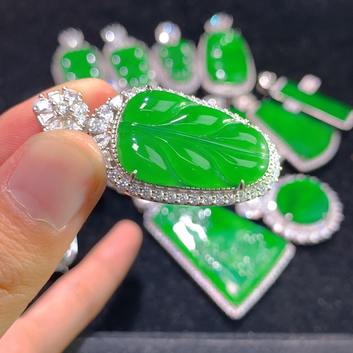 翡翠颈饰银S925镶嵌一个