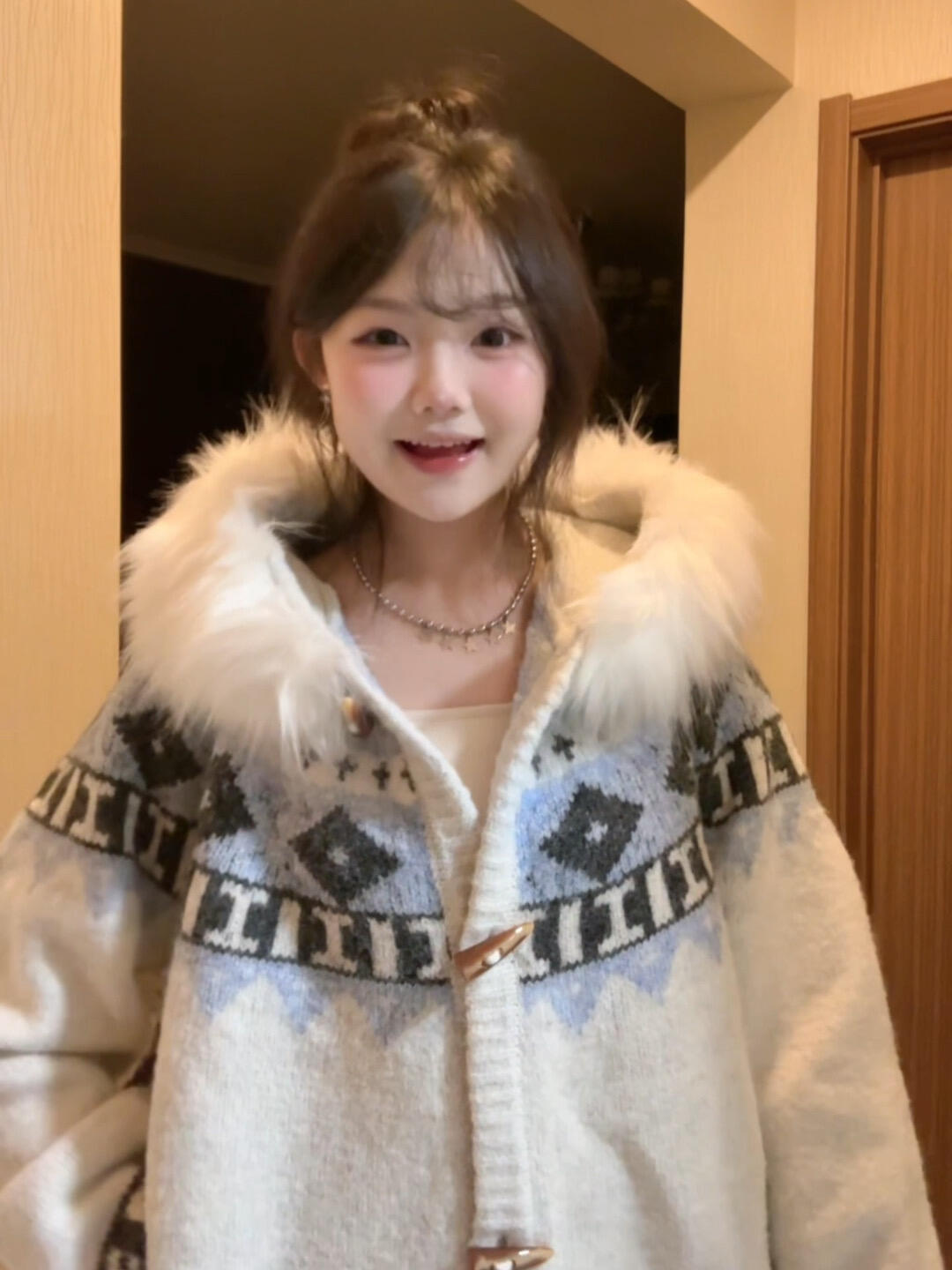 费尔岛牛角扣毛领连帽毛衣外套女秋冬高级感复古慵懒宽松针织开衫