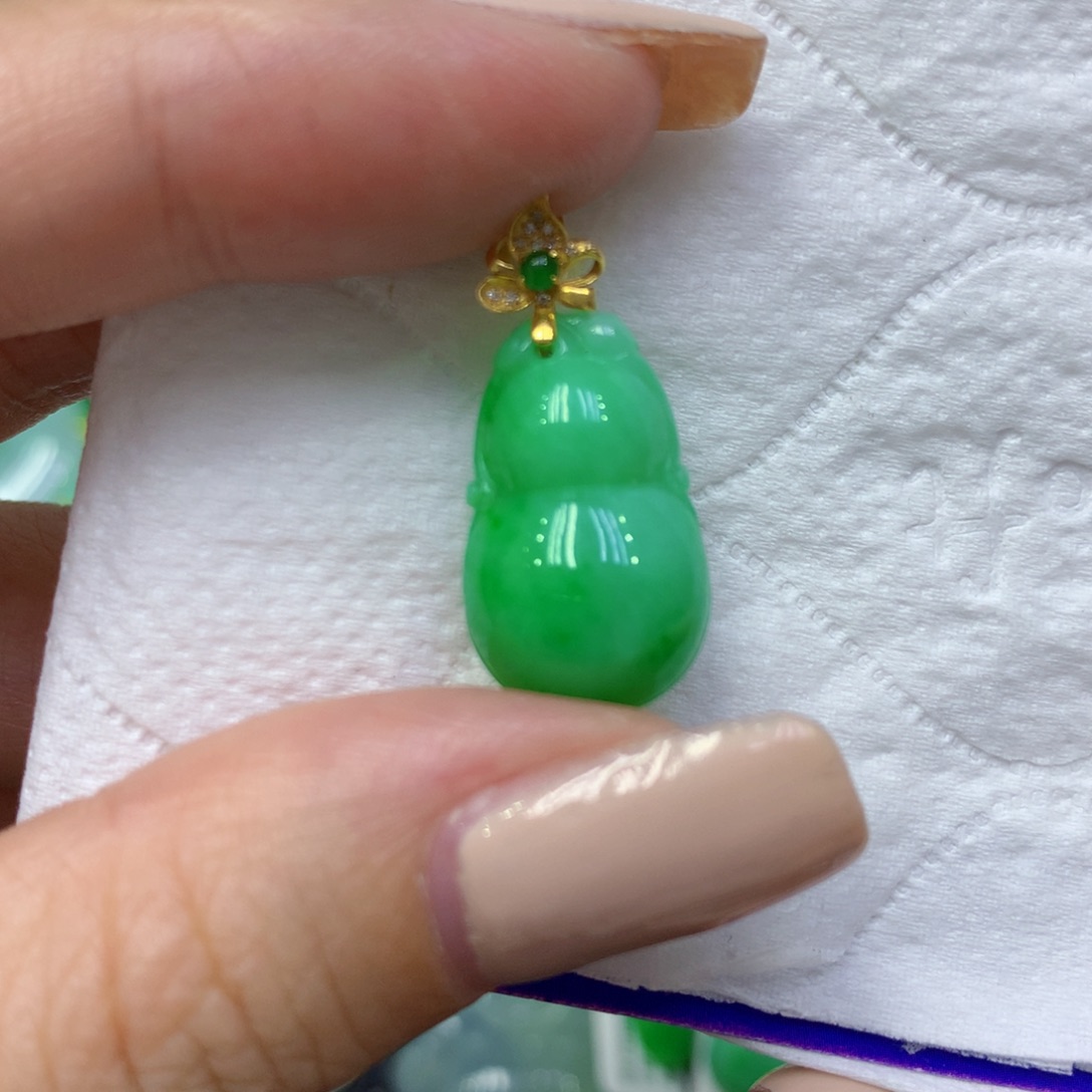 颈饰18K金镶嵌翡翠