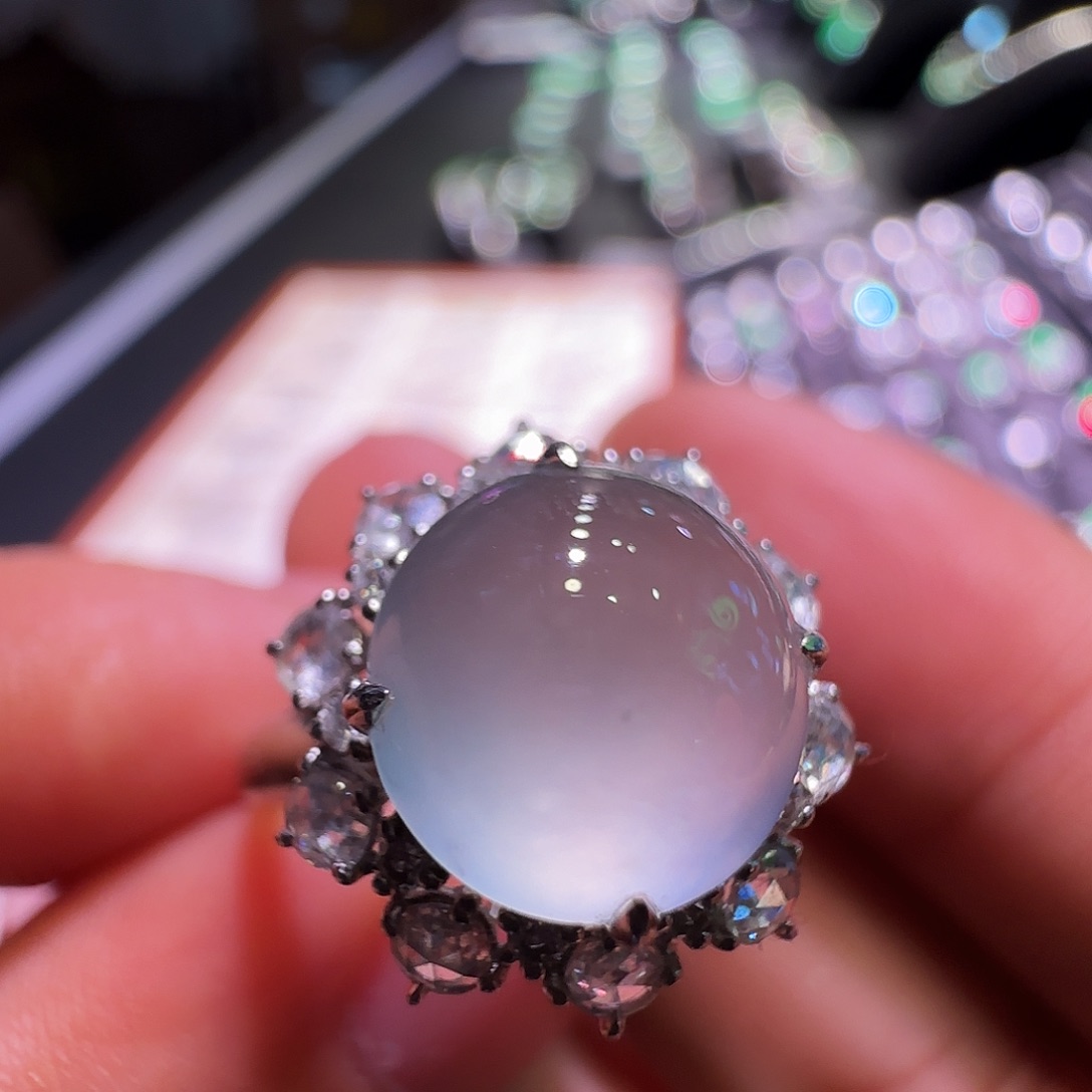 翡翠18K金镶嵌戒指