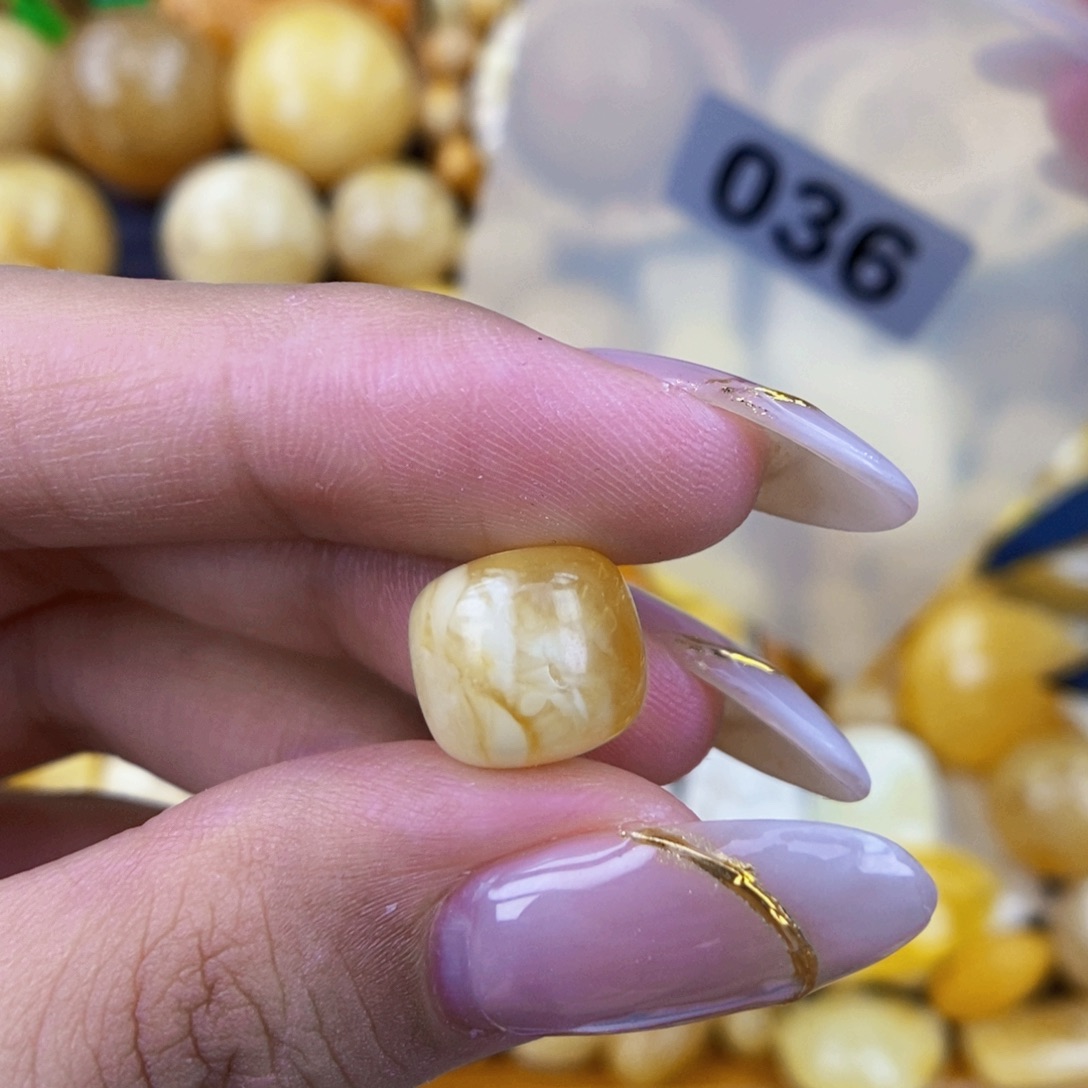 未镶嵌琥珀珠宝奇石11.5 粉