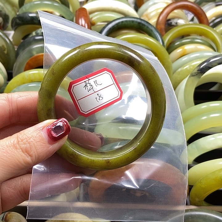 蛇纹石玉手镯未镶嵌样*