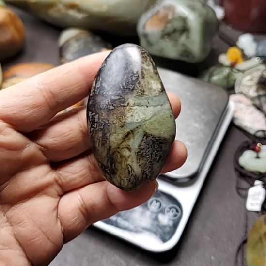 和田玉未镶嵌把件