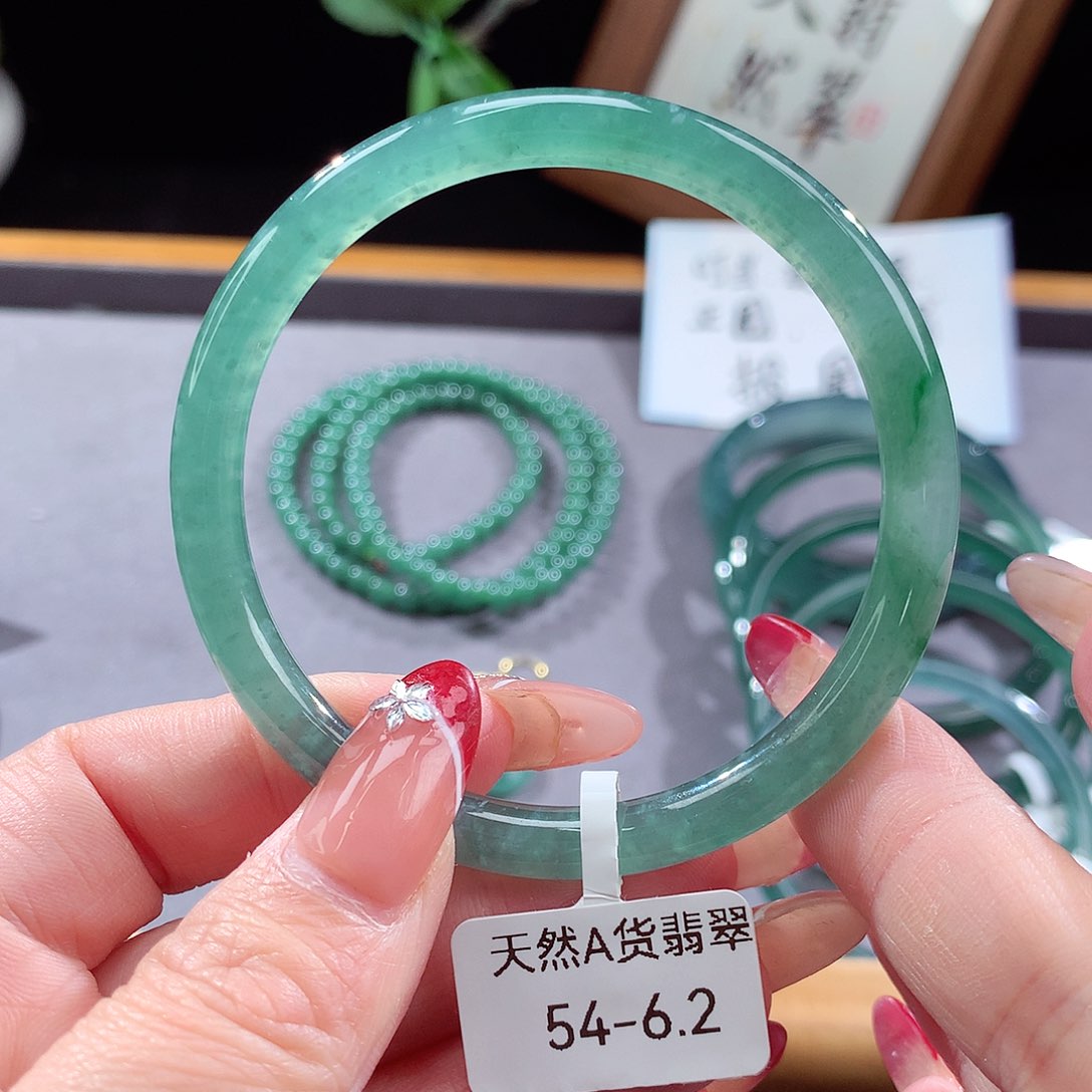 翡翠手镯（圆镯）未镶嵌