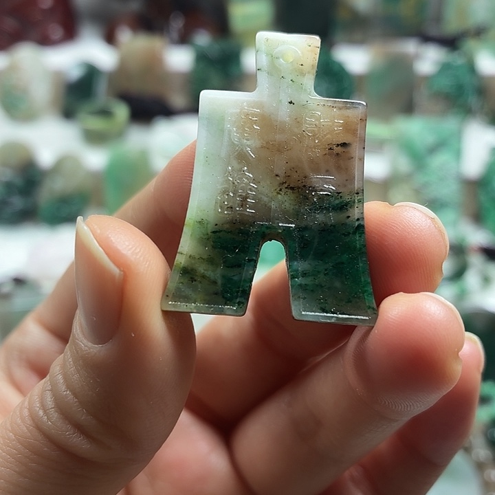 独山玉未镶嵌吊坠