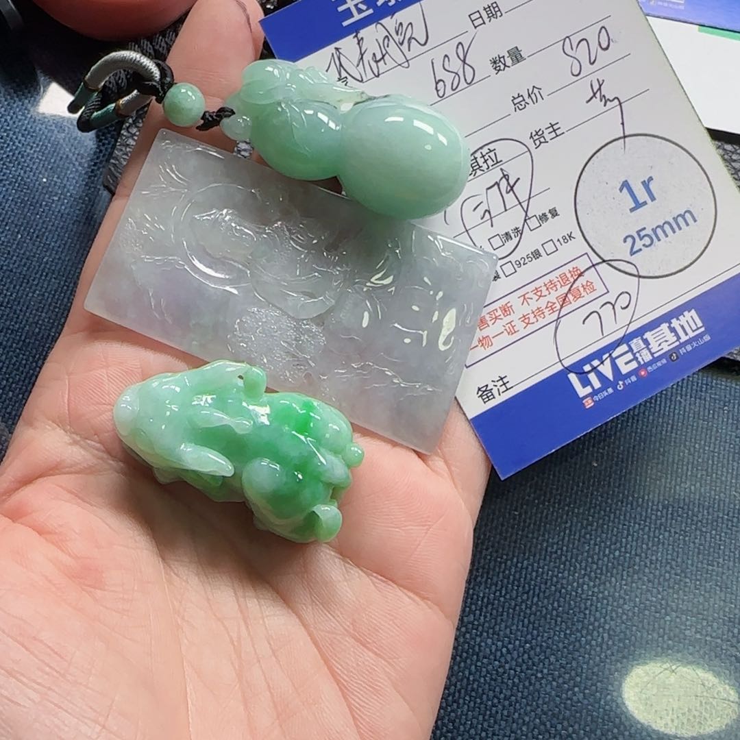 翡翠颈饰未镶嵌?****你