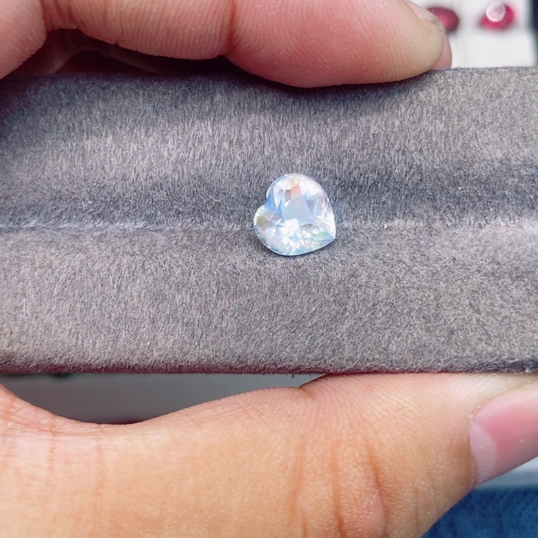 月光石裸石未镶嵌月光石2.35克拉