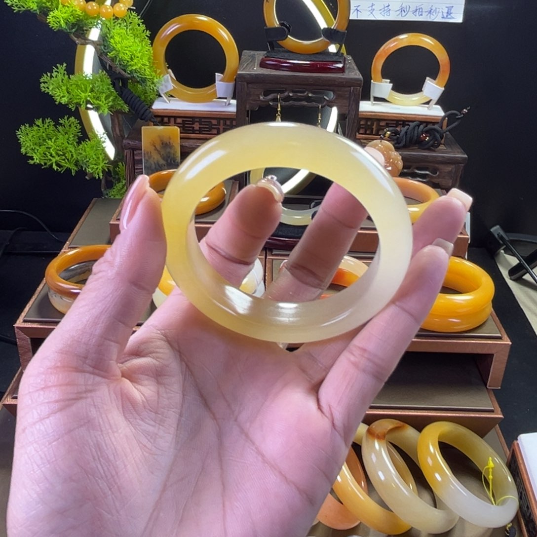 未镶嵌手镯石英质玉