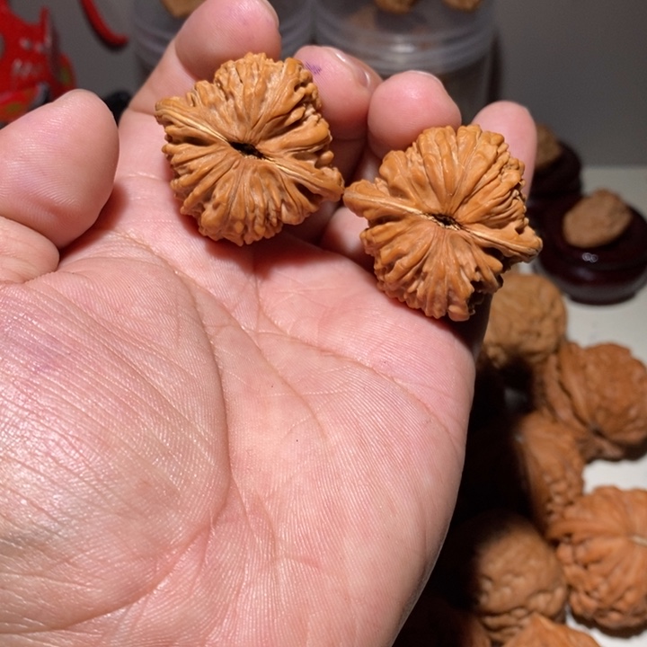 h*文玩核桃四座楼核桃