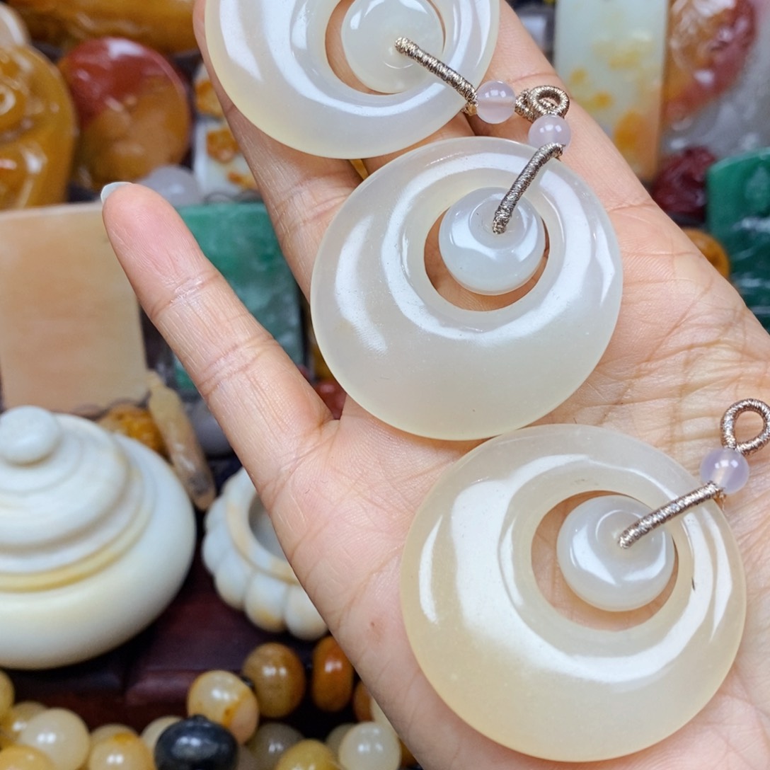 石英质玉颈饰未镶嵌