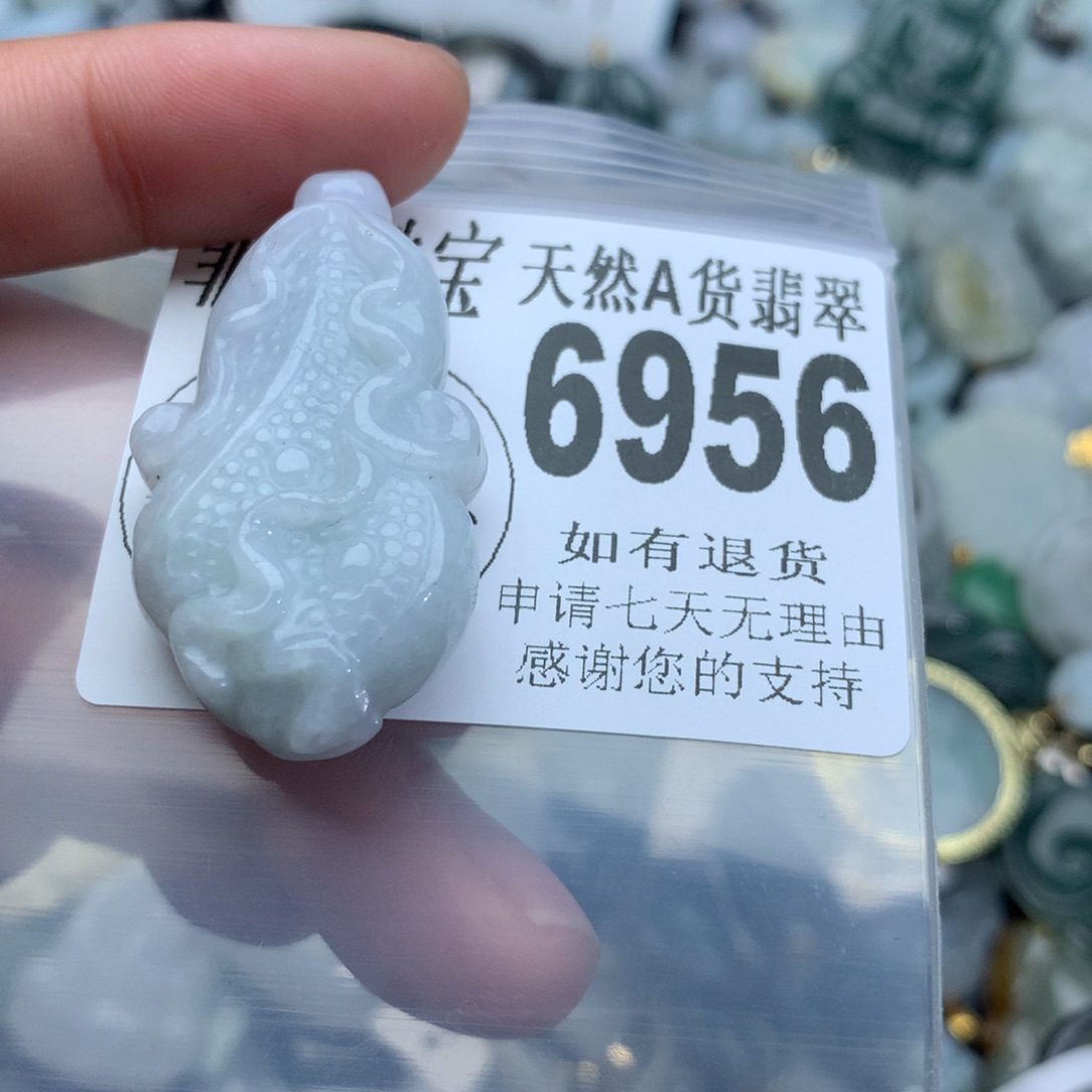 翡翠颈饰未镶嵌6956。