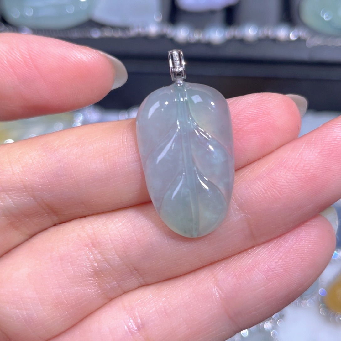 颈饰18K金镶嵌翡翠翡翠