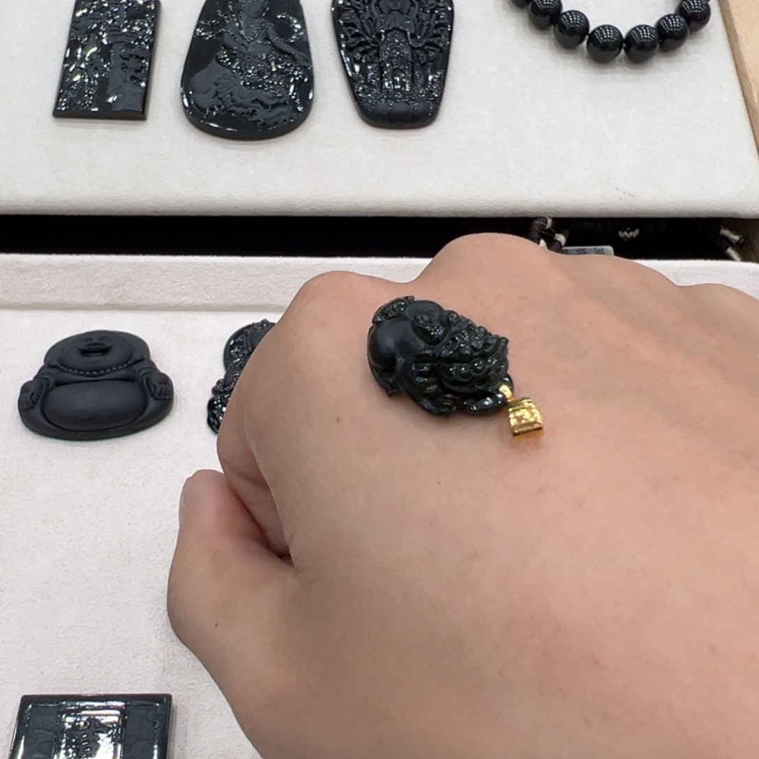 翡翠18K金镶嵌颈饰貔貅