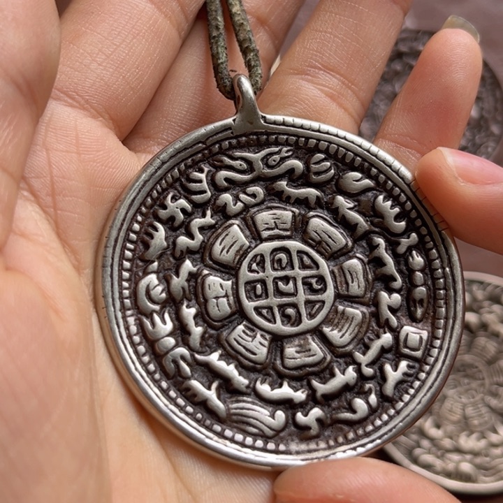 颈饰琉璃汤喜欢的朋友