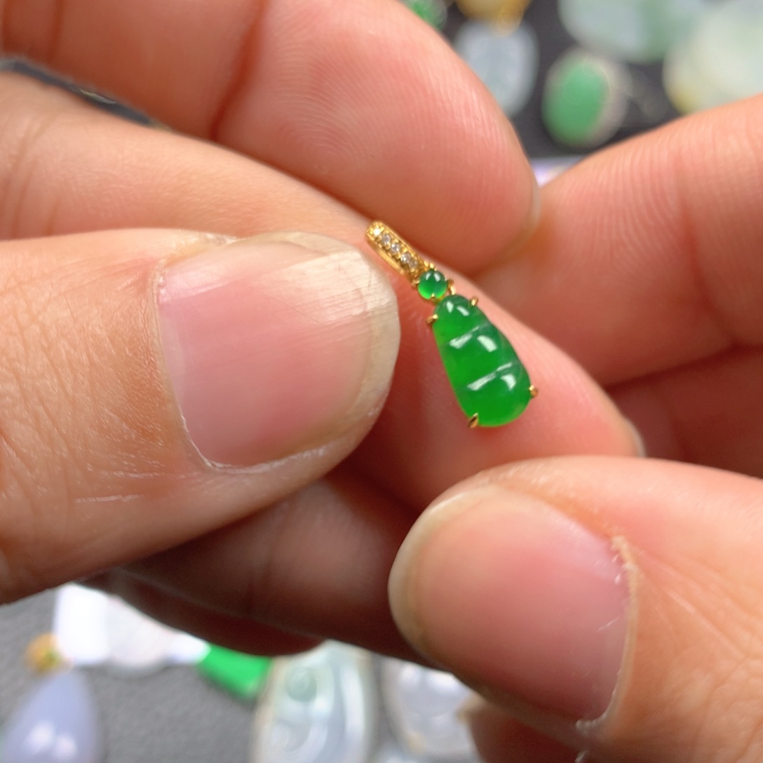 【闪购商品】翡翠颈饰18K金镶嵌翡翠