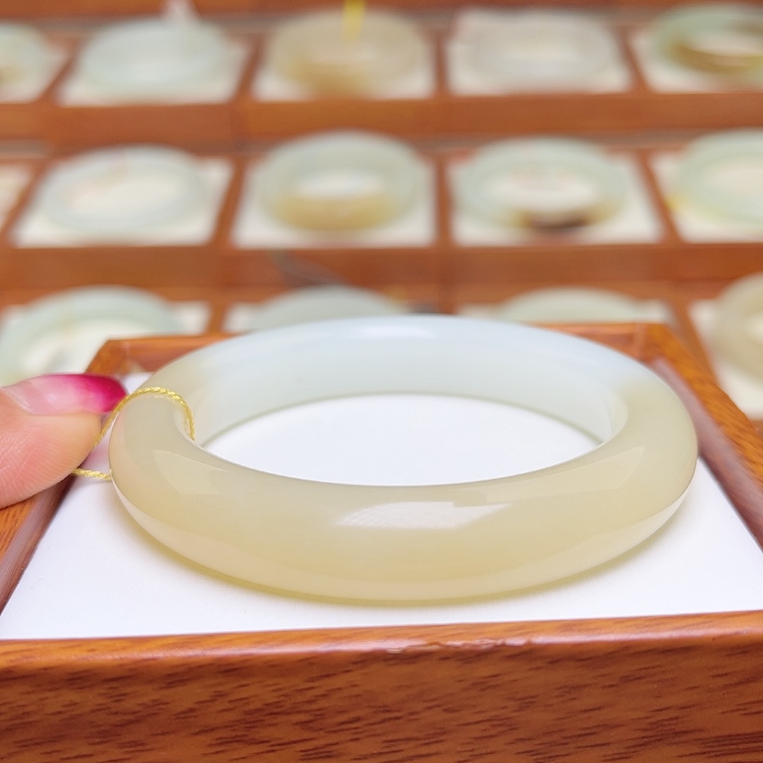 和田玉手镯未镶嵌57