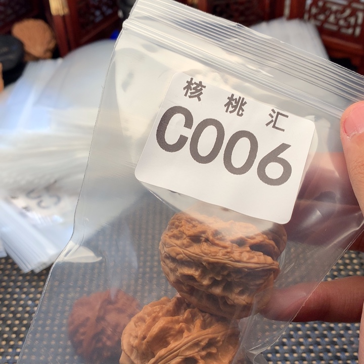 文玩核桃吊坠暴雪