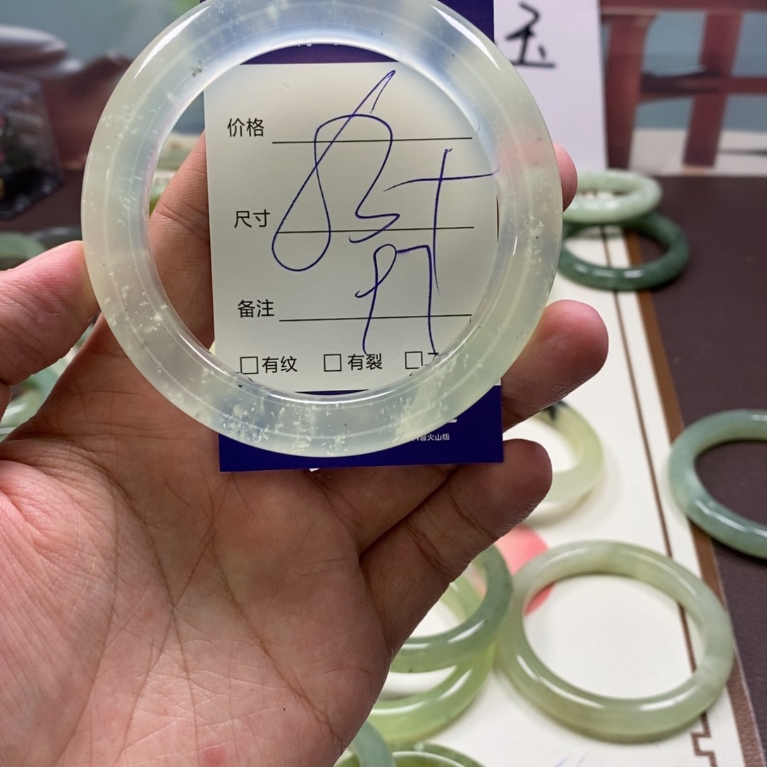 蛇纹石玉手镯未镶嵌