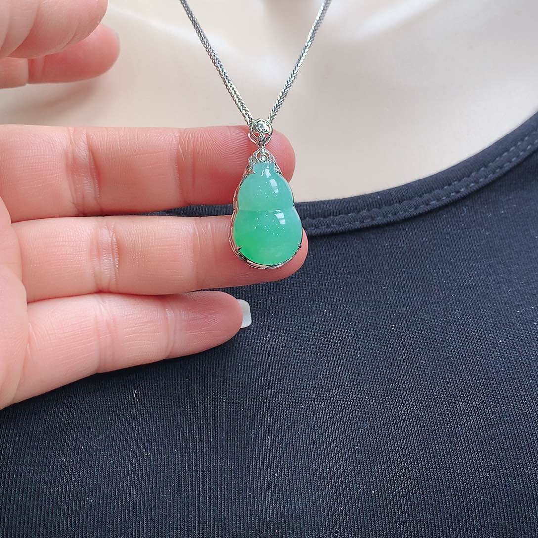 翡翠颈饰18K金镶嵌葫芦