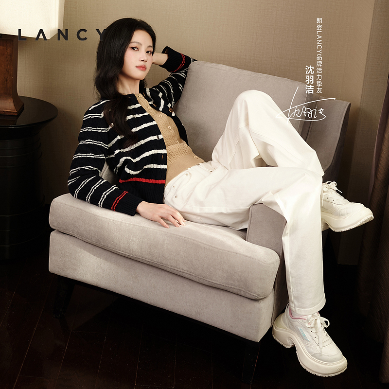 LANCY/朗姿2026年春季新款简约百搭直筒阔腿显瘦棉感白色牛仔裤女