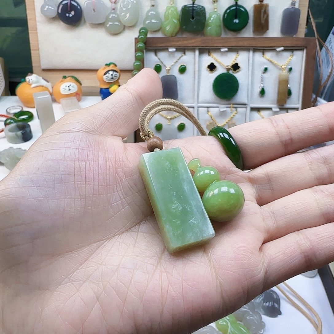 默***语和田玉未镶嵌吊坠(不含链)