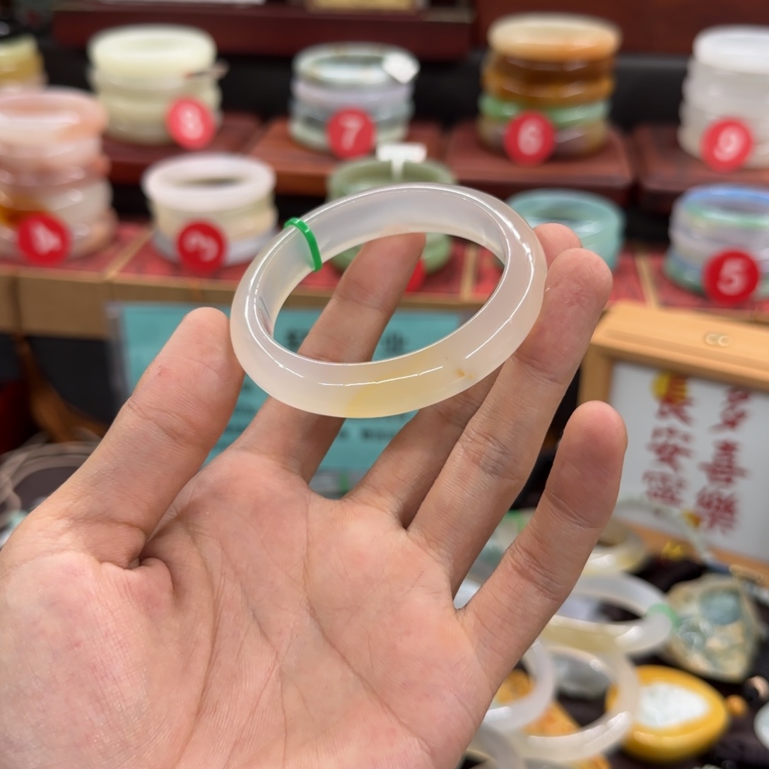 玛瑙/玉髓手镯未镶嵌