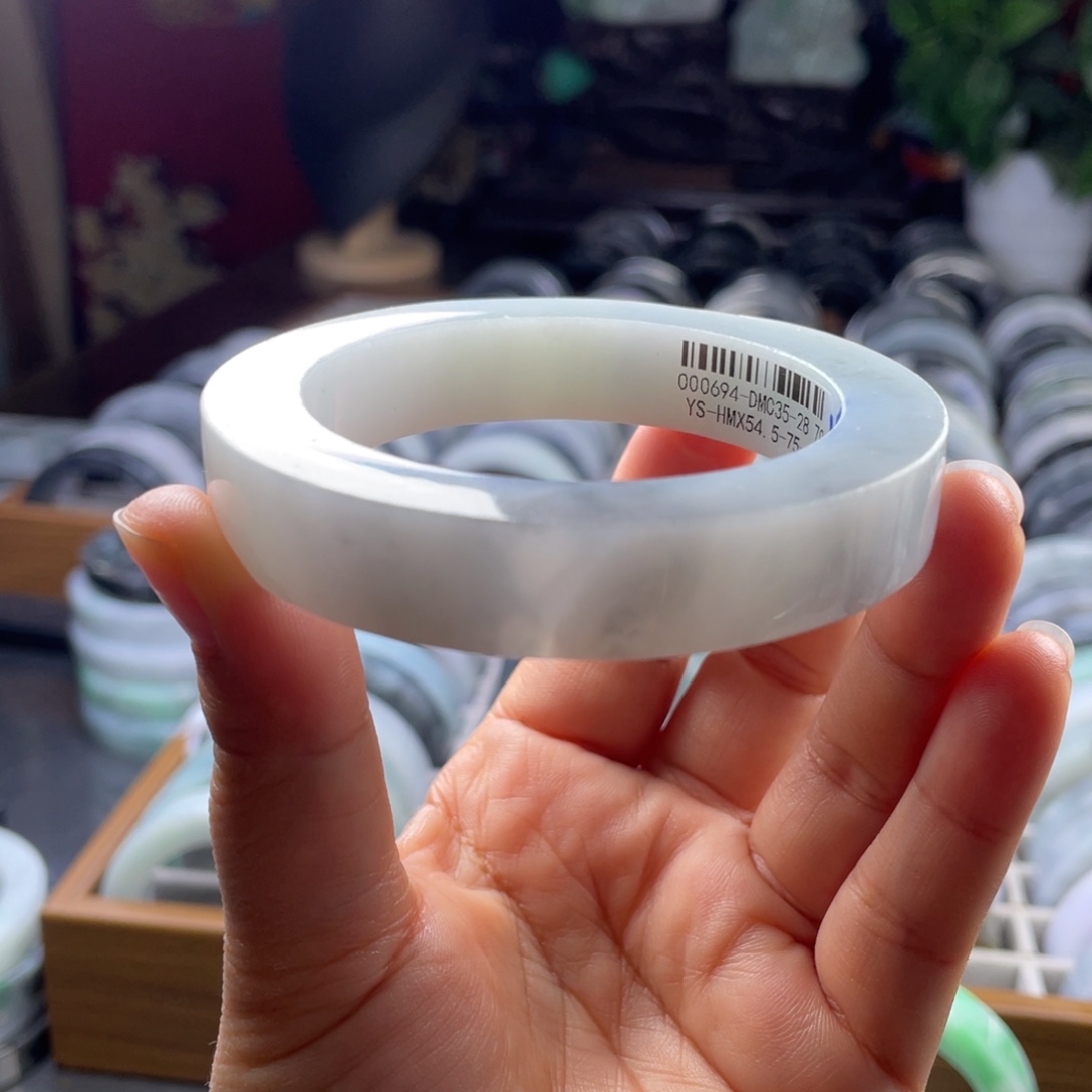 定制翡翠未镶嵌翡翠手镯