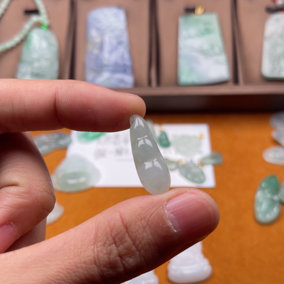 翡翠颈饰未镶嵌豆子