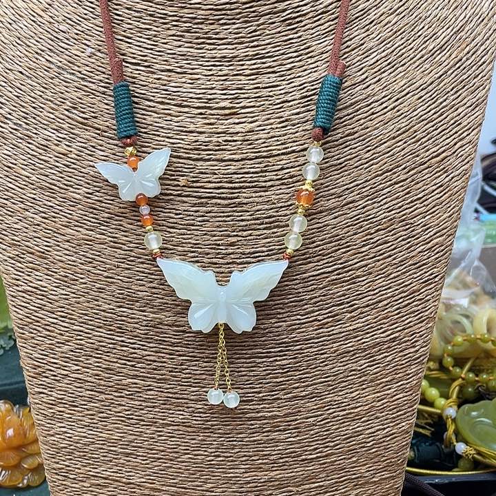 蛇纹石玉吊坠未镶嵌