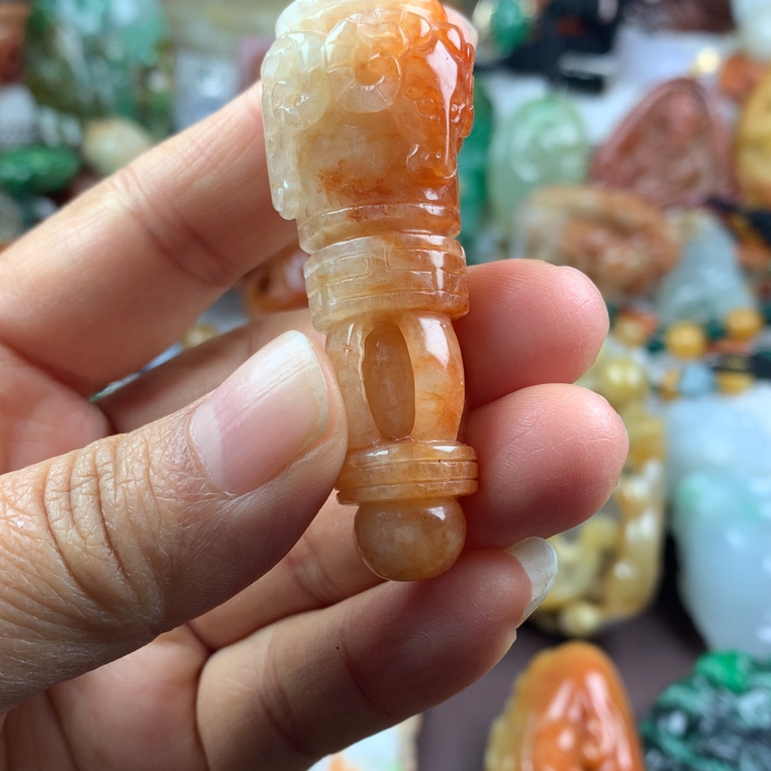 翡翠未镶嵌颈饰挂件