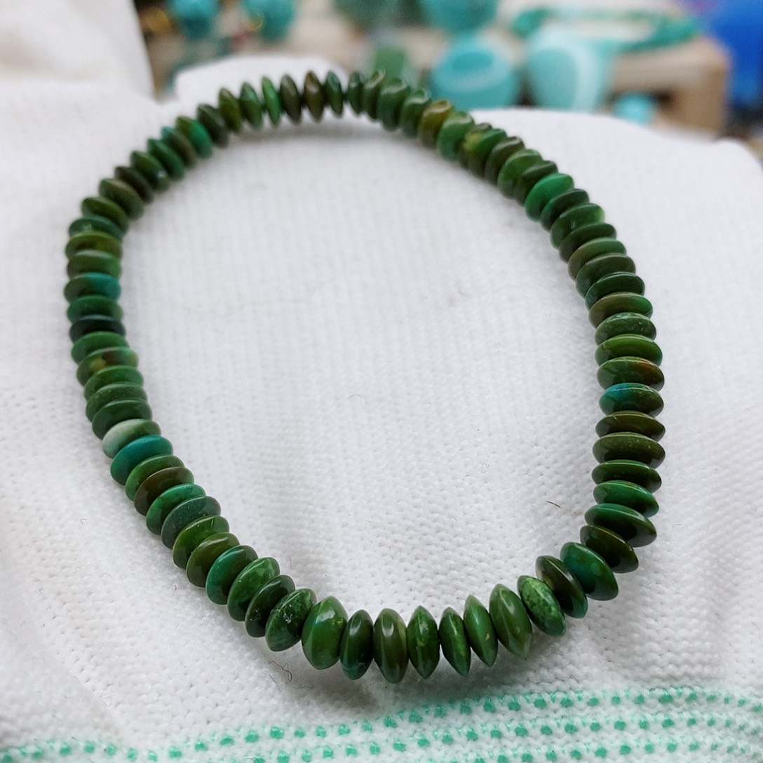 绿松石颈饰未镶嵌