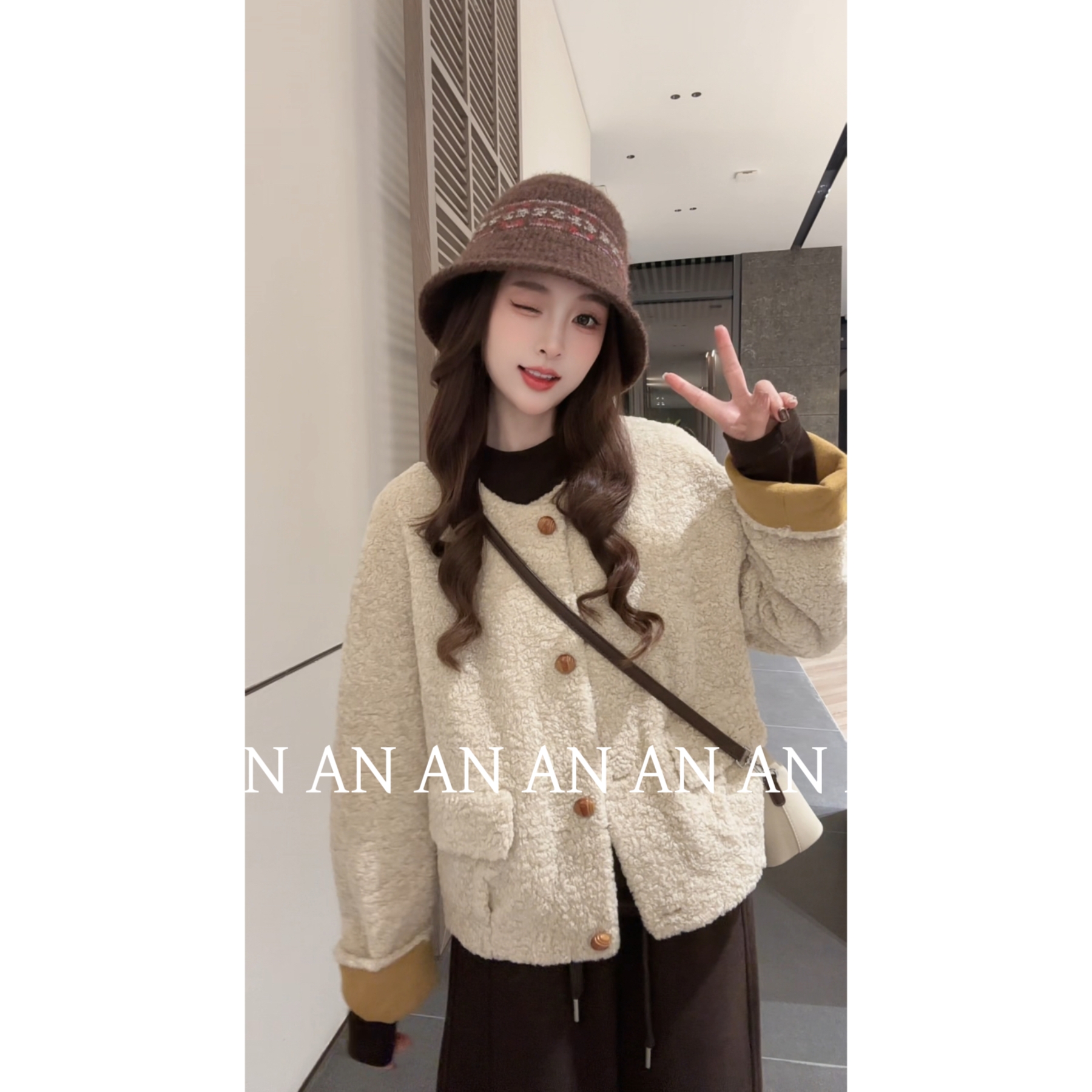 C10227冬季氛围感小香风宽松保暖百搭口袋撞色毛绒外套